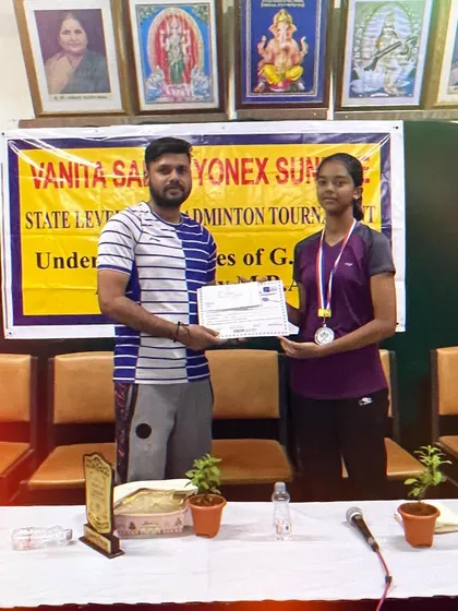 Anriya Singh receiving her runner-up certificate at the prestigious Vanita Samaj State Level U15 tournament in Dadar, Mumbai.