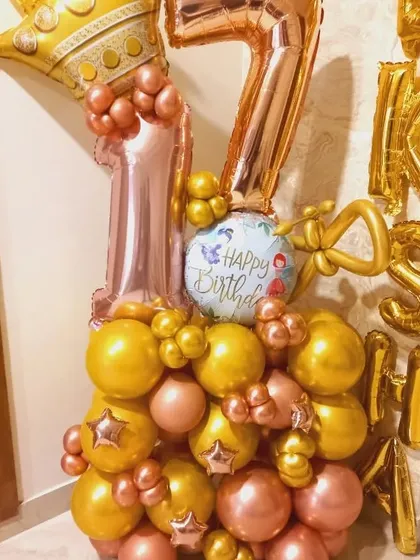 A closer view of the 17th birthday balloon bouquet, showing the number foils and 'Happy Birthday' balloon detail.