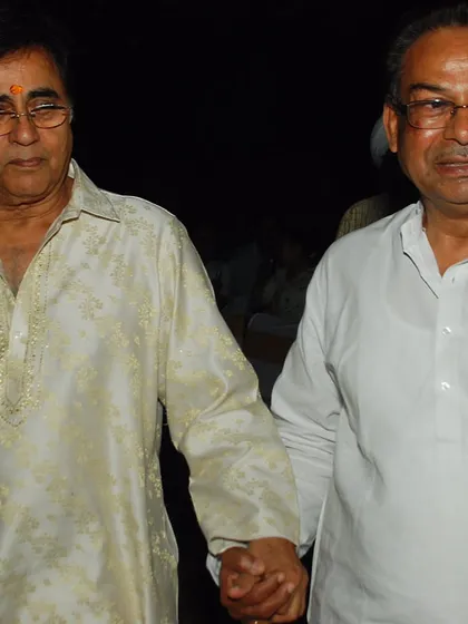 A heartwarming picture of Ghazal maestro Jagjit Singh and Shri B.R. Saini. These images are a testament to a friendship built on a mutual love for music.