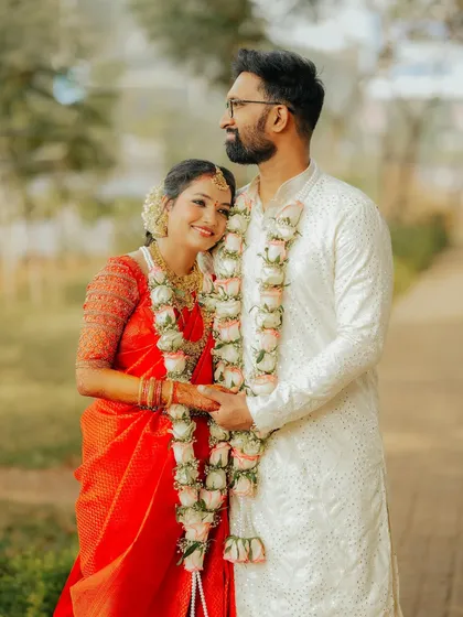 A tender and relaxed portrait of a South Indian couple. This image captures a genuine moment of comfort and affection, showcasing my focus on natural poses and real emotions.