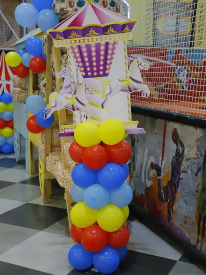 A carousel horse balloon column adds to the whimsical carnival theme. These small details help build a magical and immersive party environment.