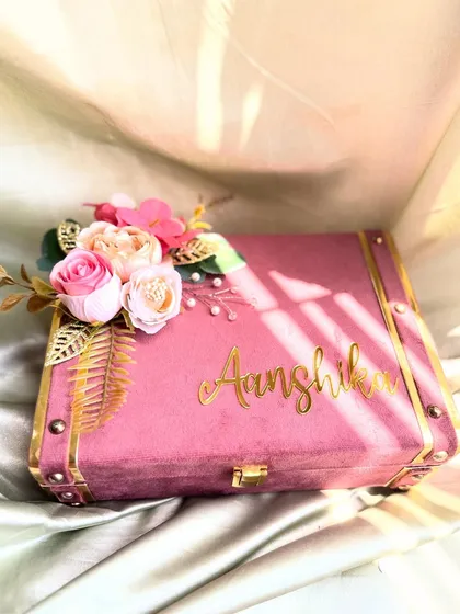 This personalized velvet trunk is all about making her feel special. I love how the custom name in gold script adds a touch of elegance, making it a perfect keepsake box for any occasion.