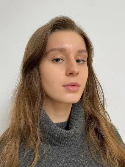 A simple yet impactful brow correction by Polina. Sometimes, all that's needed is a clean-up to reveal the brow's beautiful natural shape.