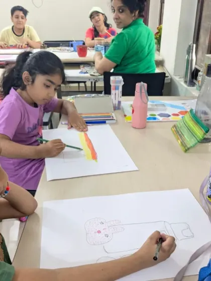 A candid moment during class. Our students are concentrating on their drawings, learning new techniques in a friendly and supportive setting.