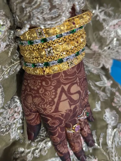 A personalized design with the initial 'A' and 'S', complemented by the bride's beautiful jewelry.