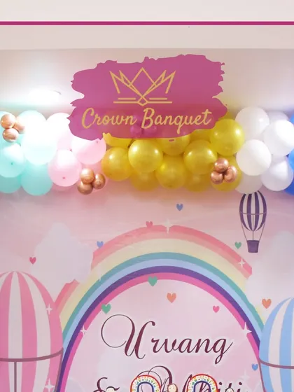 A colorful rainbow and hot air balloon themed decor. This cheerful and vibrant setup is perfect for a kids' party, creating a joyful and imaginative atmosphere.