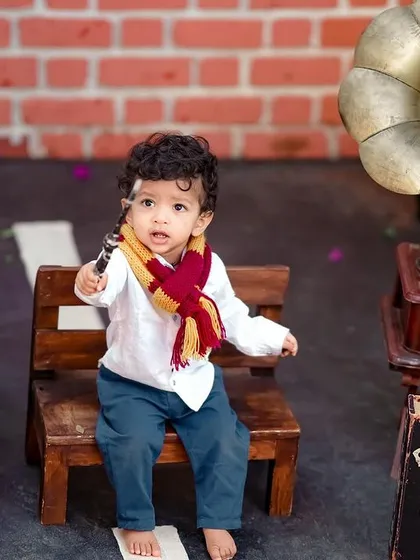 For the little wizard in your life! Our Harry Potter theme is a magical experience, complete with a wand, scarf, and vintage props for a truly enchanting photoshoot.