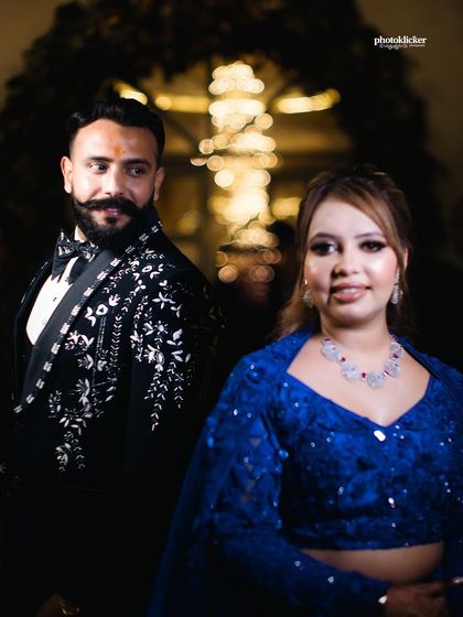 Photoklicker - Pre-Wedding & Couple Photoshoots Elegant Engagements & Formal Portraits photo 5