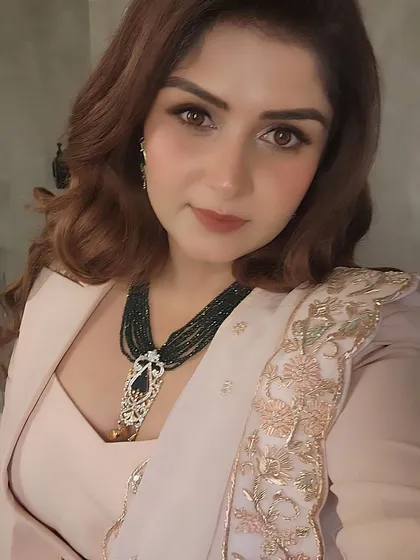 True style is when your outfit speaks your story. For this look, I paired a powder peach powersuit with a traditional zardozi dupatta, blending modern structure with heritage craftsmanship. The emerald and diamond jewelry was not chosen for trends, but for how it resonates with the entire ensemble, creating a look that is pure self-expression.
