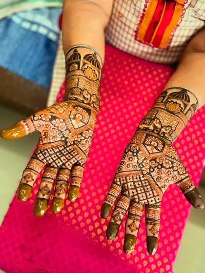 A full view of the matching bridal mehendi on both hands. The symmetry and attention to detail create a truly stunning effect.