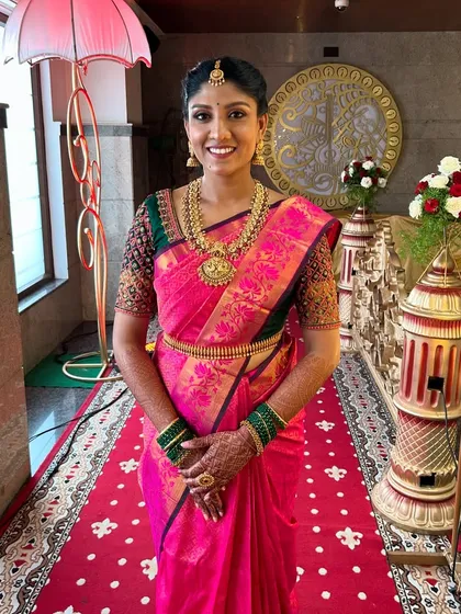 This is a complete South Indian pre-wedding look I styled. The makeup features a flawless base and a smoked-out wing liner, paired with traditional gold jewellery from my rental collection to bring the entire vision to life.
