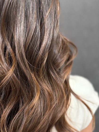 A close-up of the caramel balayage, detailing the fine ribbons of color that give the hair a natural, sun-kissed effect.