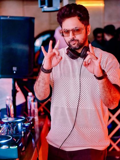 Making memories at The Fixx Bar in Koramangala. A quick pose for the camera before I get back to dropping the beats that make you move.