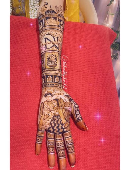 A close-up of the "Laadli" design, showing the bride with her parents. The detail in their expressions and clothing makes it so special.