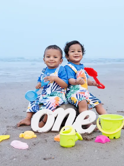 Double the giggles, double the fun! This first birthday beach shoot for twins shows how I create beautiful, coordinated portraits that celebrate each child's unique personality.
