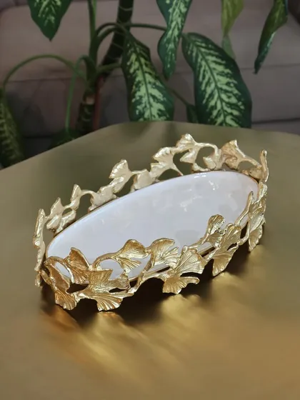 The exquisite ginkgo leaf platter, crafted from gold-finished metal with a white enamel base. It’s a sculptural and functional piece, perfect for serving appetizers or as a standalone decorative object.