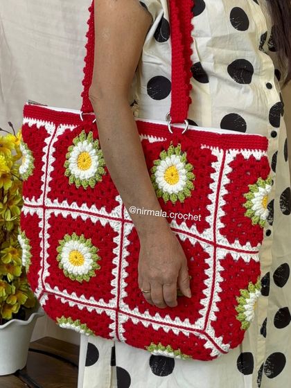 A model showcasing the generous size and comfortable straps of the red daisy tote. It’s a practical and stylish choice for daily use.