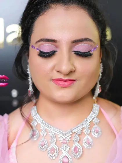 A close-up of the dramatic eye makeup from the Batch 32 demo. The long, full lashes and blended eyeshadow create a very glamorous effect.