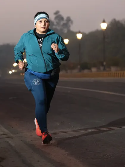 A determined runner pushing through a cold morning session.