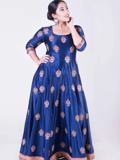 This royal blue floor-length Anarkali gown is crafted from rich silk with delicate gold butti motifs. It’s a versatile and elegant choice for any grand occasion, from a wedding reception to a festive celebration.