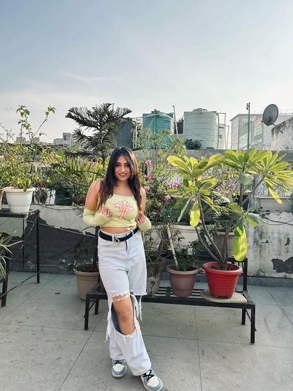 A final look for the Myntra EORS promotion. This wraps up the campaign with a strong call to action and a great outfit.