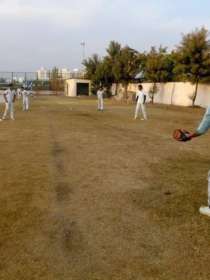 Trainees at our Jammu center learn advanced fielding techniques from guest coach Mithun Manhas. These sessions focus on improving reflexes, agility, and throwing accuracy.