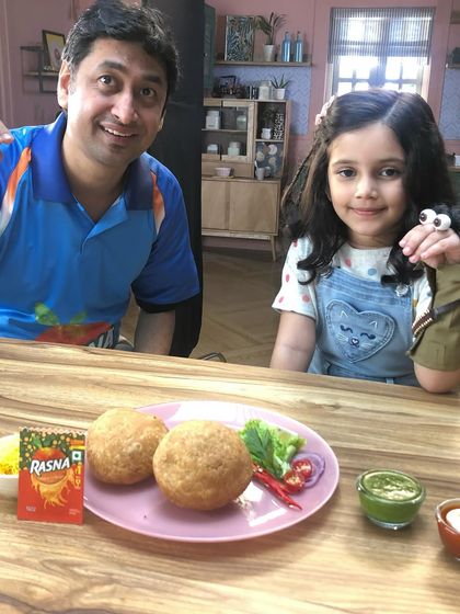 Another moment from the Rasna ad shoot, this time with a child actor. Puppets are fantastic for creating a fun and relaxed atmosphere on set, especially when working with children.