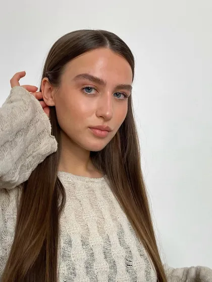 This is a perfect example of how I approach a great set of brows. The goal isn't to reinvent them, but to refine them with a gentle tint and correction to make them look their absolute best.