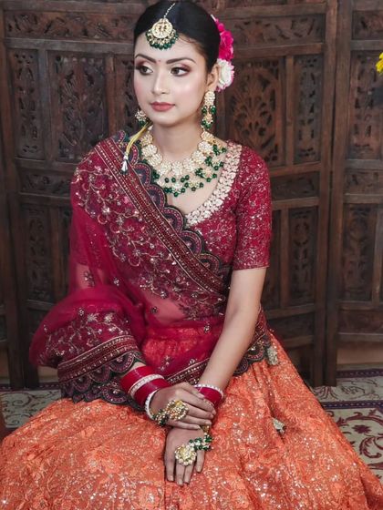 A simple yet elegant look with a green beaded necklace paired with a red and orange lehenga. This is a great option for a pre-wedding function like a puja or mehendi.