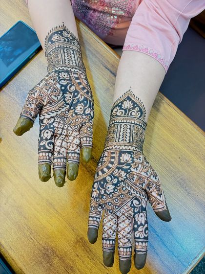 Chandu - Guest & Party Mehendi Intricate Guest Mehendi photo 7