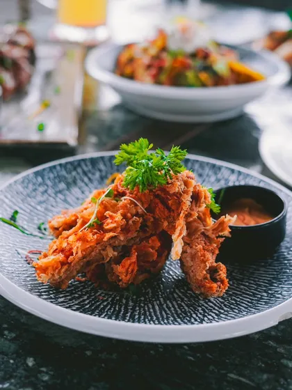 Crispy, fried to perfection, and served with a delicious dipping sauce. These bites are a great way to kick off your meal.