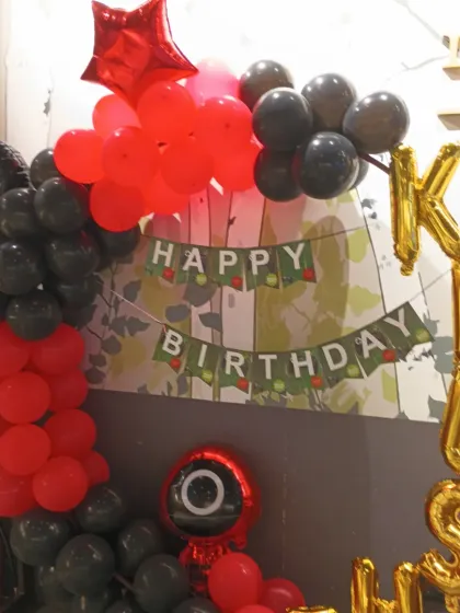 Another view of the Squid Game decoration, showing the placement of the character balloons.