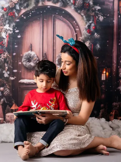 A quiet moment reading a story amidst a magical, snowy backdrop. These narrative-style photos add a beautiful, storytelling element to your gallery.