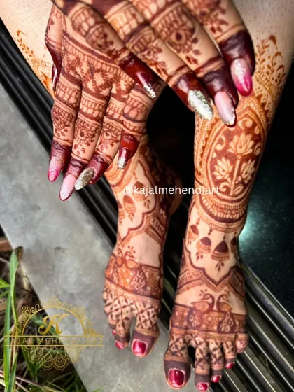 The result of my homemade organic henna and proper aftercare is this beautiful, dark stain. I take pride in the rich color my clients get, and I'll share all my secrets with you to make sure your mehndi is just as dark.