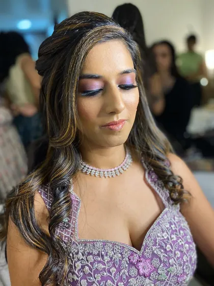 No filter needed for this glam look. The pink and purple eyeshadow really makes her eyes pop, perfect for a Sangeet night.