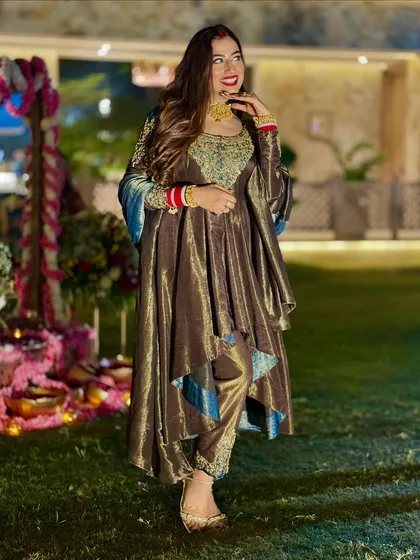 One of my festive looks. A beautiful brown and blue suit, perfect for a daytime event.