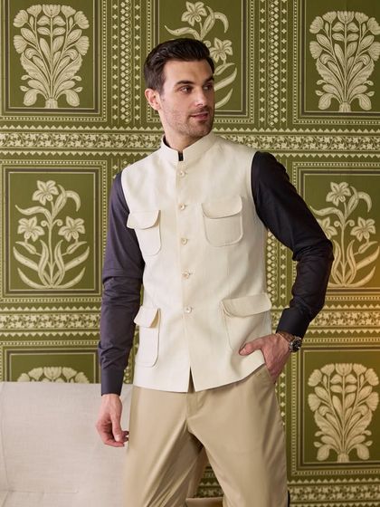 The four-pocket waistcoat is a functional and fashionable layering piece, perfect for travel or a day out in the city.