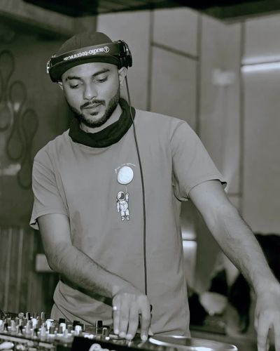 DJ Performance