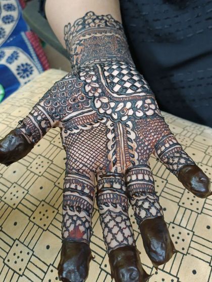 Fouzia Ahmed - Party & Festive Mehendi Classic Hand & Wrist Mehendi photo 10