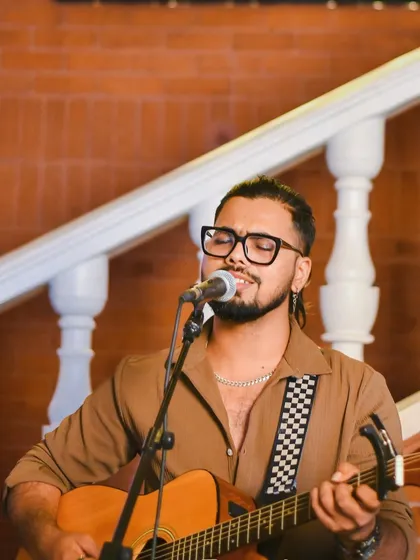 A quiet moment of connection with the music. As a solo performer, I love creating an intimate atmosphere where every note and lyric can be felt, perfect for smaller, more personal settings.