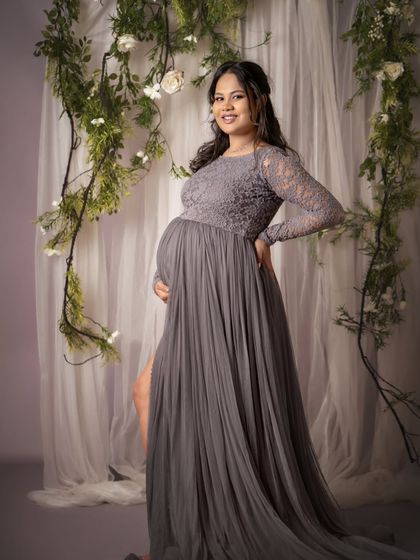 A slightly different angle of this gorgeous grey gown, showing off its flow and texture. It’s a perfect example of how we can create a variety of beautiful shots in one setup.
