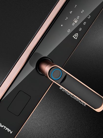 For those who appreciate elegant details, this smart lock features a stunning rose gold trim. It combines high-tech security with a design that makes a statement.