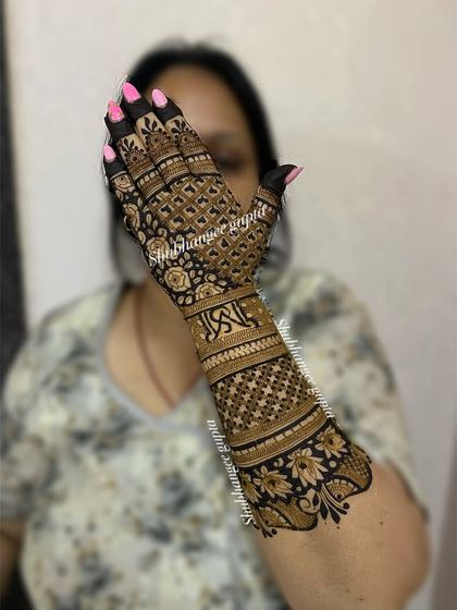 Intricate Bridal Hand Designs photo 14