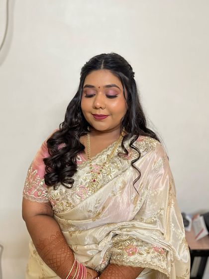 A beautiful shot of this engagement look, featuring soft curls and a pretty pink eyeshadow.