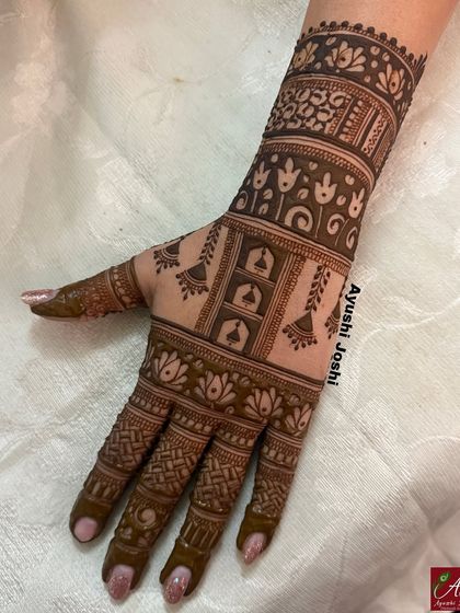 A beautiful back-hand design with delicate floral vines, jhumkas, and lotus patterns.