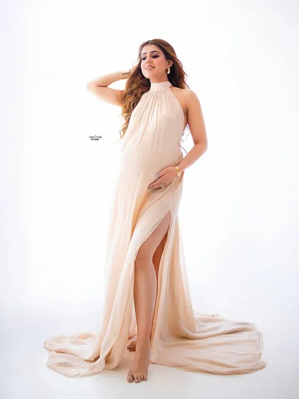 A confident and beautiful pose in our flowing beige gown. It’s perfect for mammas who want a look that is both sexy and sophisticated.