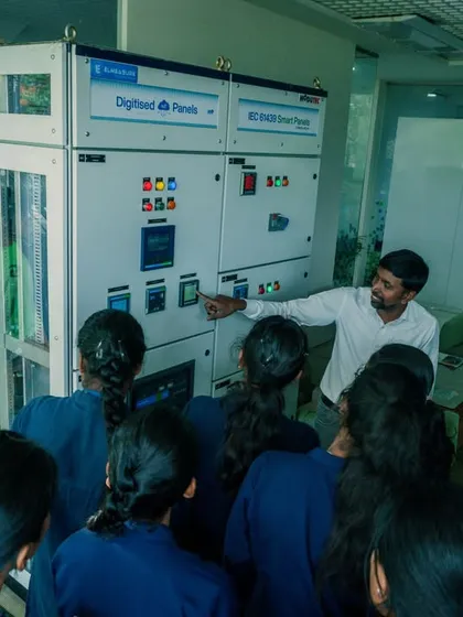 An engineer points out the features of our IEC 61439 Smart Panels to students from DARSHA ACADEMY. These visits are designed to be interactive and educational.