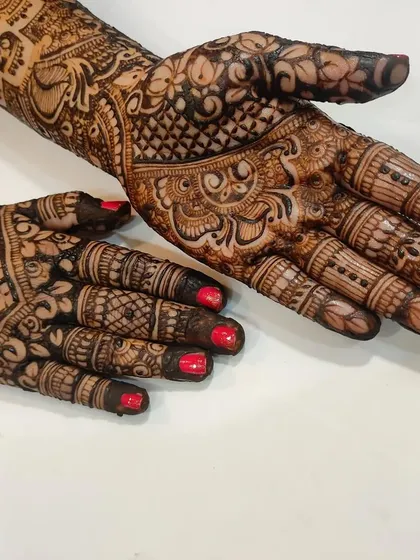 This angle shows how the design elegantly wraps around the side of the hand.