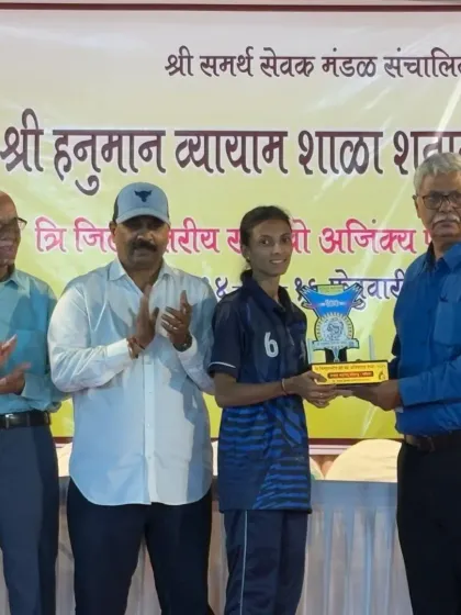 Sakshi Parsekar receiving the Best Attacker award at the same tournament.