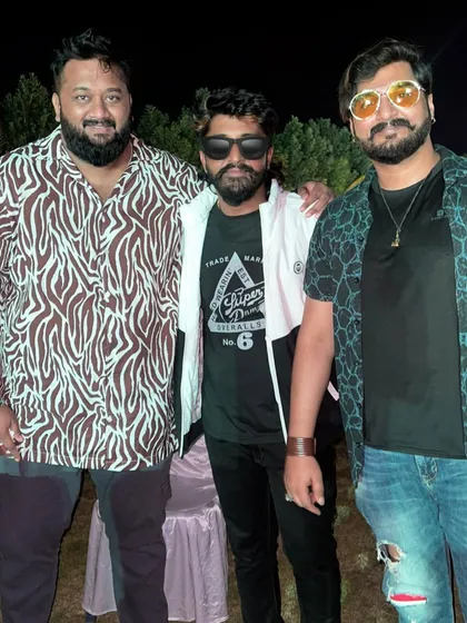 It was a pleasure sharing the stage and connecting with renowned Kannada singer All OK and popular anchor Niranjan Deshpande. I often collaborate with other top artists and personalities in the entertainment industry.